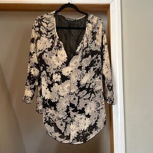 Kim & Cami blouse size L NWOT bell sleeves